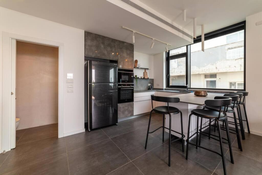 Amazing Penthouse On Gordon Beach 8 Guests Tel Aviv Esterno foto