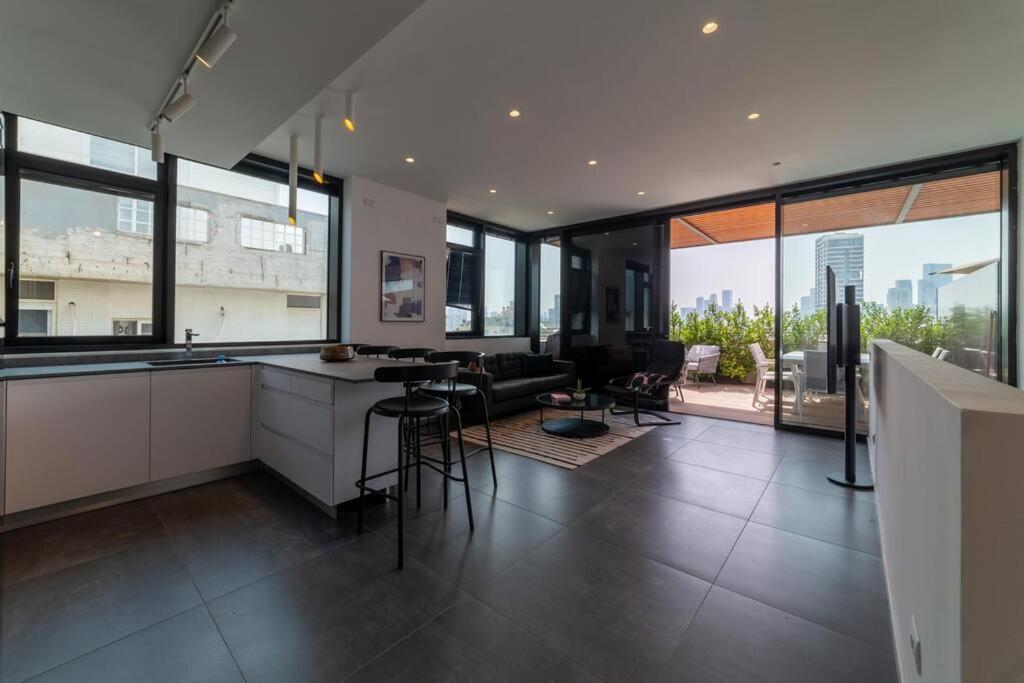 Amazing Penthouse On Gordon Beach 8 Guests Tel Aviv Esterno foto